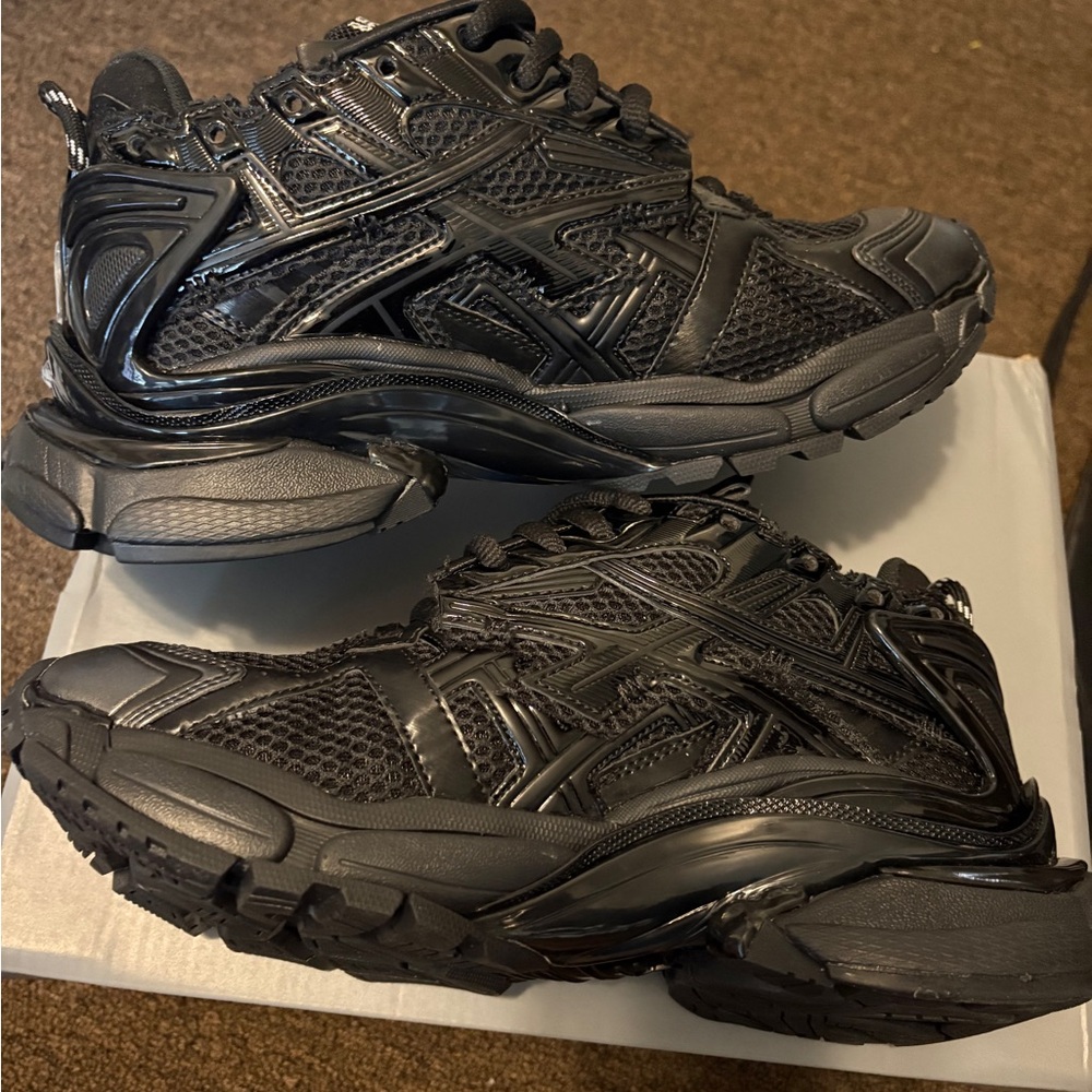 Balenciaga Black Runners Size 8 - Picture 5 of 6